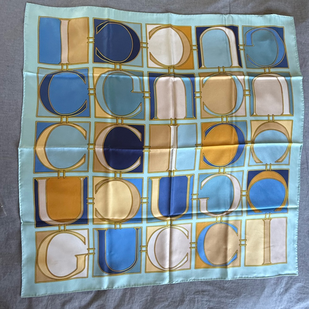 GUCCI POP PRINT SILK CARRÉ, Elegant scarf - Picture 6 of 13